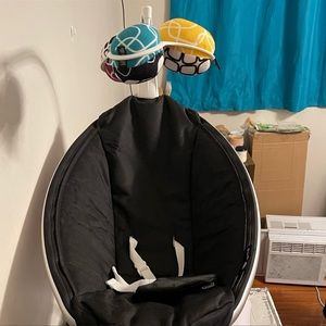 4moms Swing. Only used twice and comes in original box